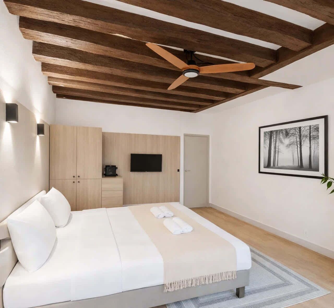 Fer et planche à repasser, lit parapluie, Wi-Fi, draps fournis