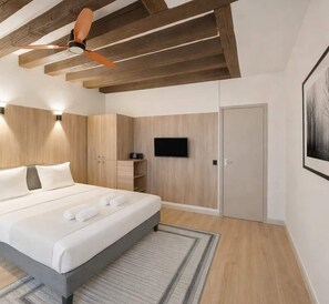 Strykejern/-brett, reiseseng for barn, wi-fi og sengetøy