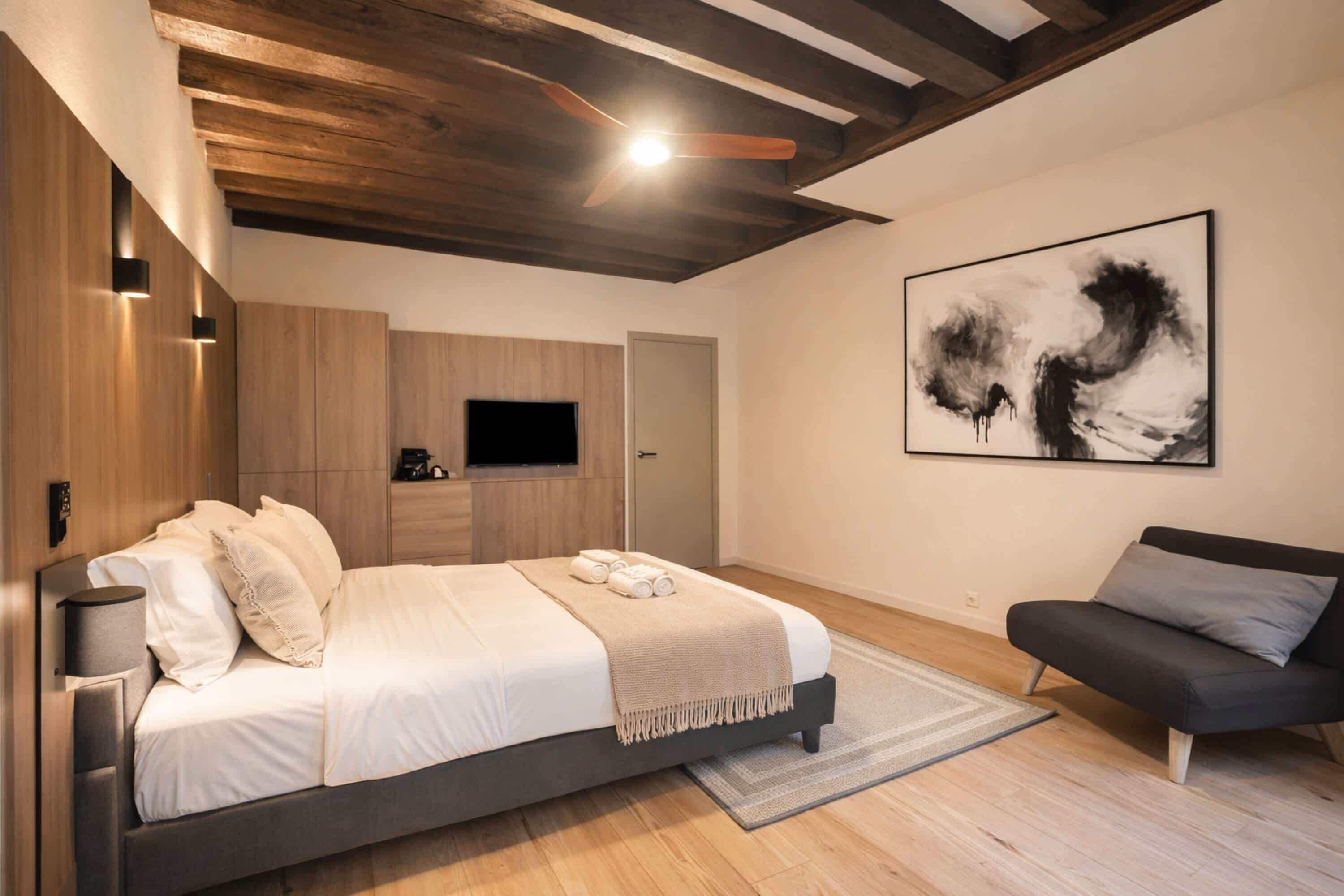 Iron/ironing board, WiFi, bed sheets