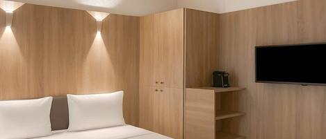 Iron/ironing board, travel cot, WiFi, bed sheets