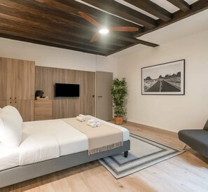 Bügeleisen/Bügelbrett, Reisekinderbett, WLAN, Bettwäsche