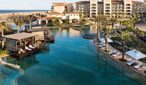 Alberca al aire libre y alberca infinita