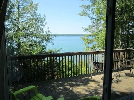 Hideaway-Deluxe Cabin, 1 Bedroom, Lake View | Blackout drapes, bed sheets. Red Lodge Resort