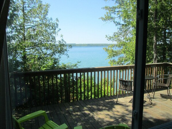 Hideaway-Deluxe Cabin, 1 Bedroom, Lake View | Myrkratjöld/-gardínur, rúmföt