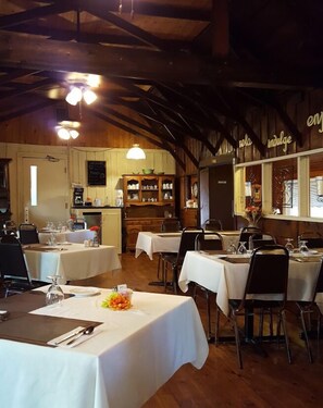 Restaurant - Red Lodge Resort (Assiginack)