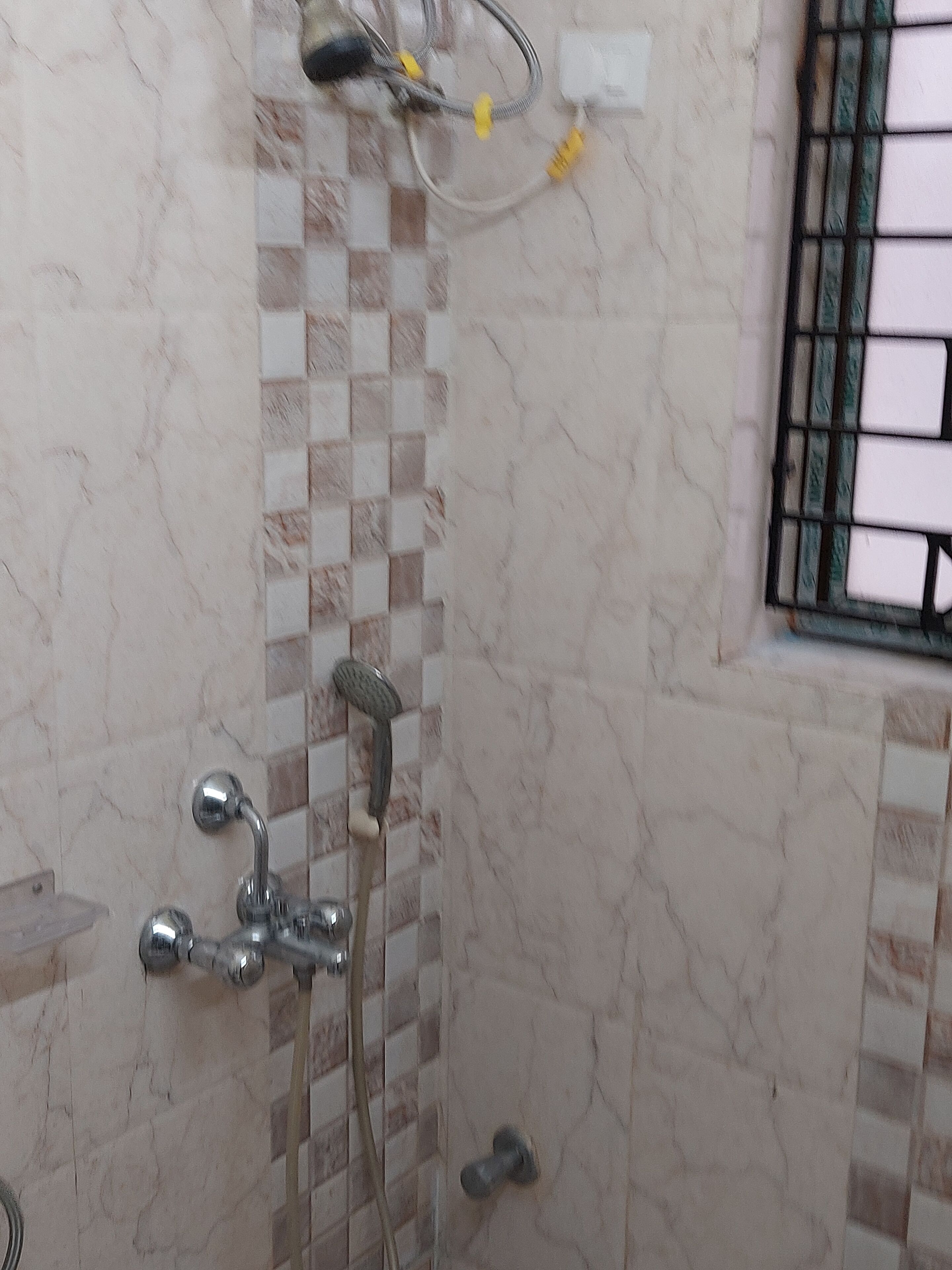 Douche, savon, papier toilette