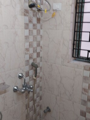 Dusche, Seife, Toilettenpapier