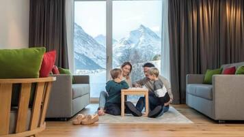 Zimmersafe, Schreibtisch, Babybetten, kostenloses WLAN