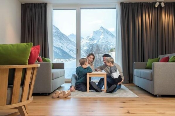 In-room safe, desk, cots/infant beds, free WiFi - All-Suite Resort Paznaun Inklusive Silvretta Premium Card (Galtur)