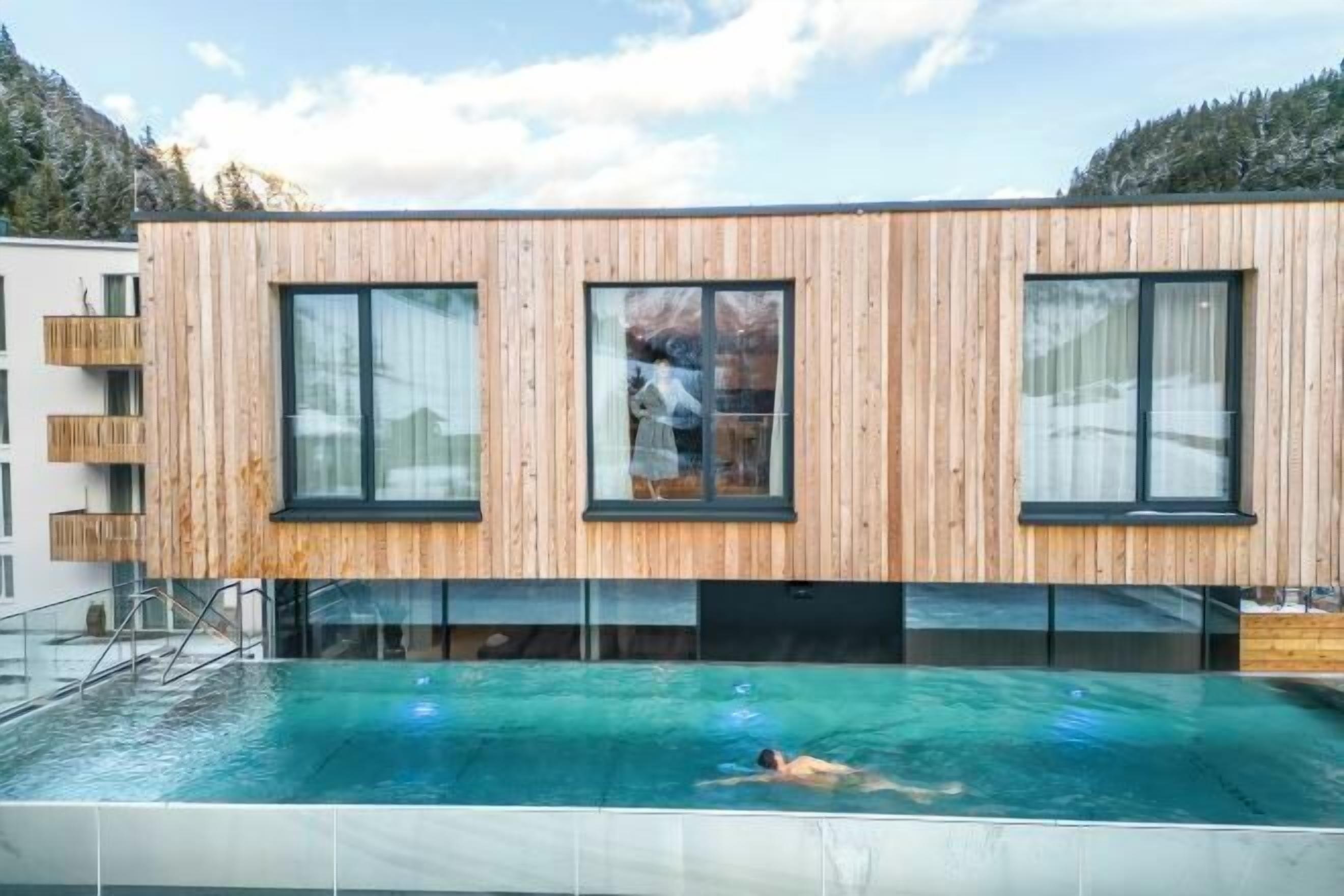 حمّام سباحة خارجي، مقاعد للتشمس