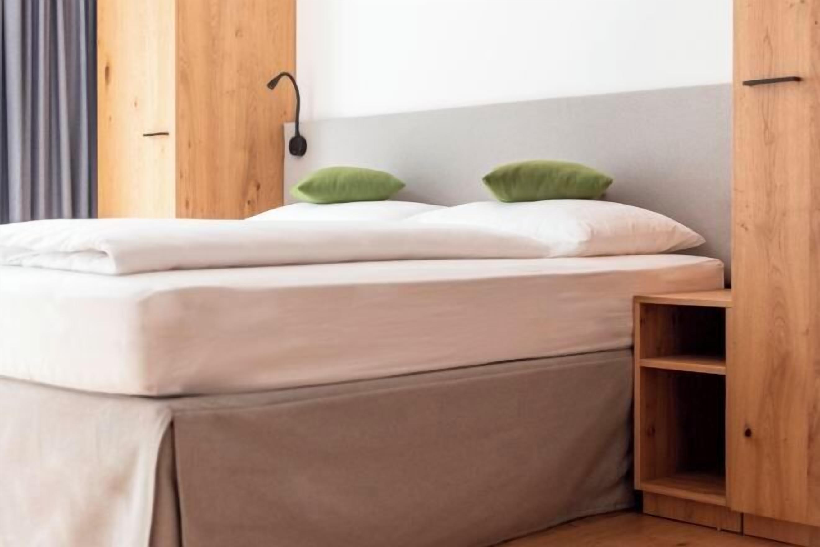 Safe på rommet, skrivebord, barnesenger og wi-fi (inkludert)