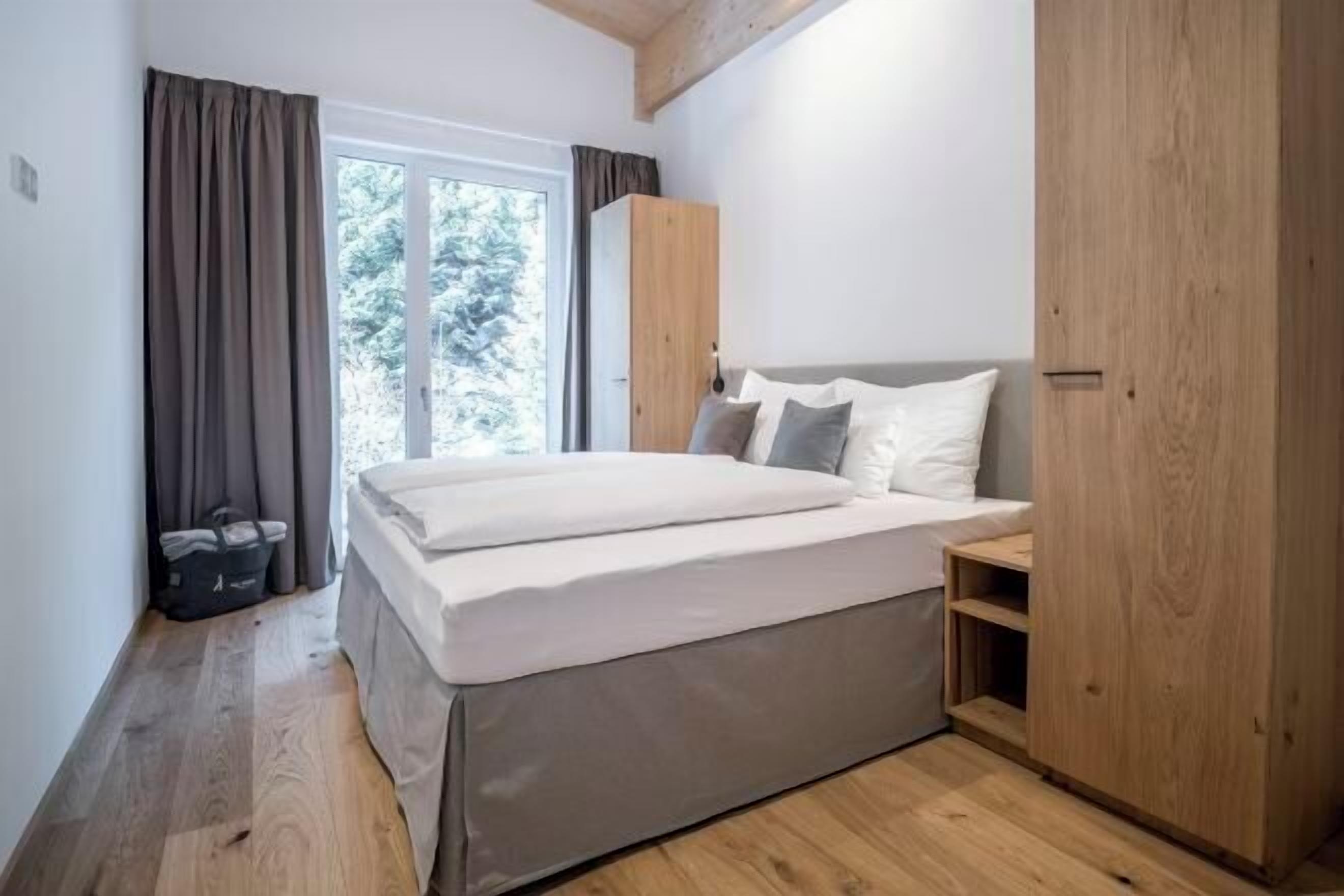 Safe på rommet, skrivebord, barnesenger og wi-fi (inkludert)