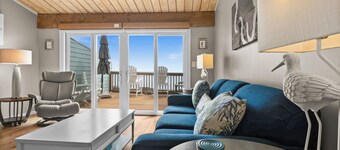 Dolphin View-Ocean Front, Multiple pools, Decks overlooking the ocean!