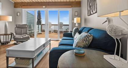 Dolphin View-Ocean Front, Multiple pools, Decks overlooking the ocean!