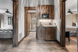 7 bedrooms, iron/ironing board, Internet - Lakewood Pointe and Guesthouse - Free Railroad Admission + Majestic Views + (Bryson City)