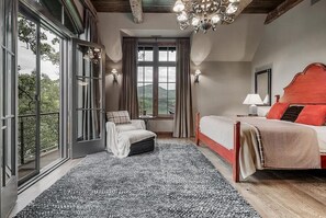 5 slaapkamers, een strijkplank/strijkijzer, internet