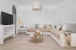 TV - Villa Veroni, Kastraki Beach (Naxos)