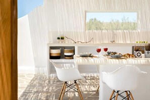 Outdoor dining - Villa Veroni, Kastraki Beach (Naxos)