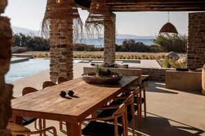 Outdoor dining - Villa Anamnisis, Orkos Naxos (Naxos)