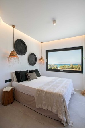 5 bedrooms, iron/ironing board, travel cot, free WiFi