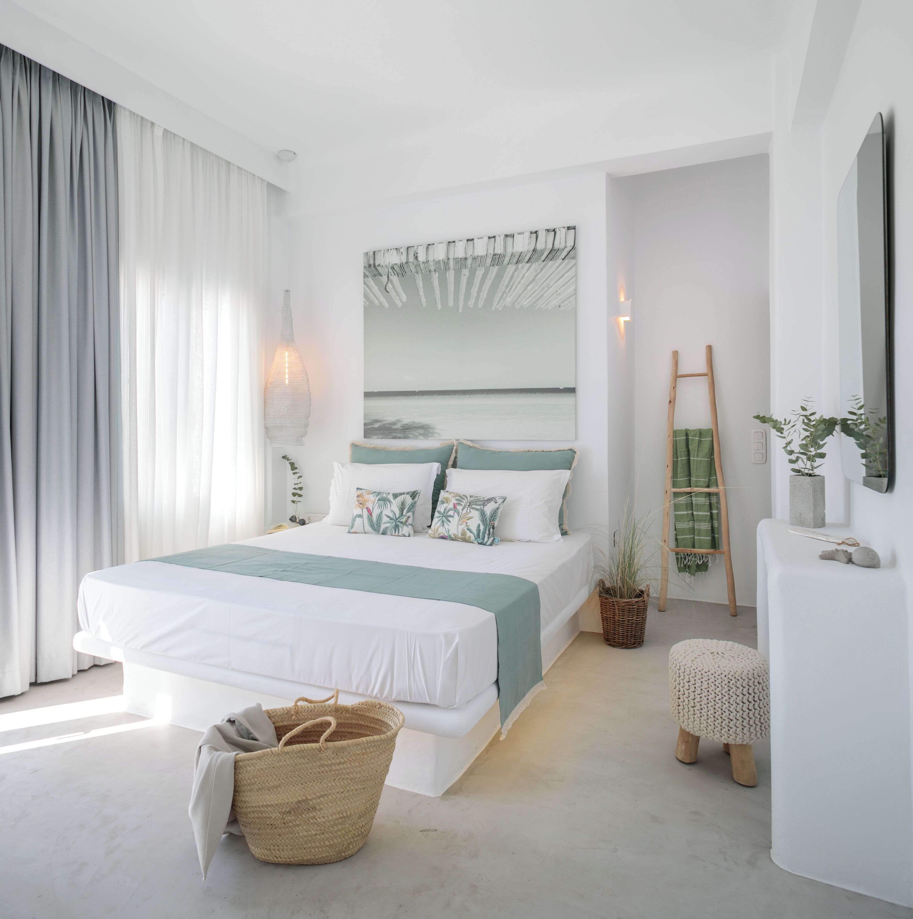 2 dormitorios, tabla de planchar con plancha, cuna de viaje