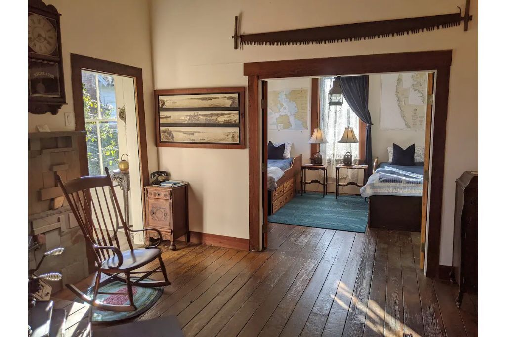 The Little Blue Farmhouse on the Mendocino Coast