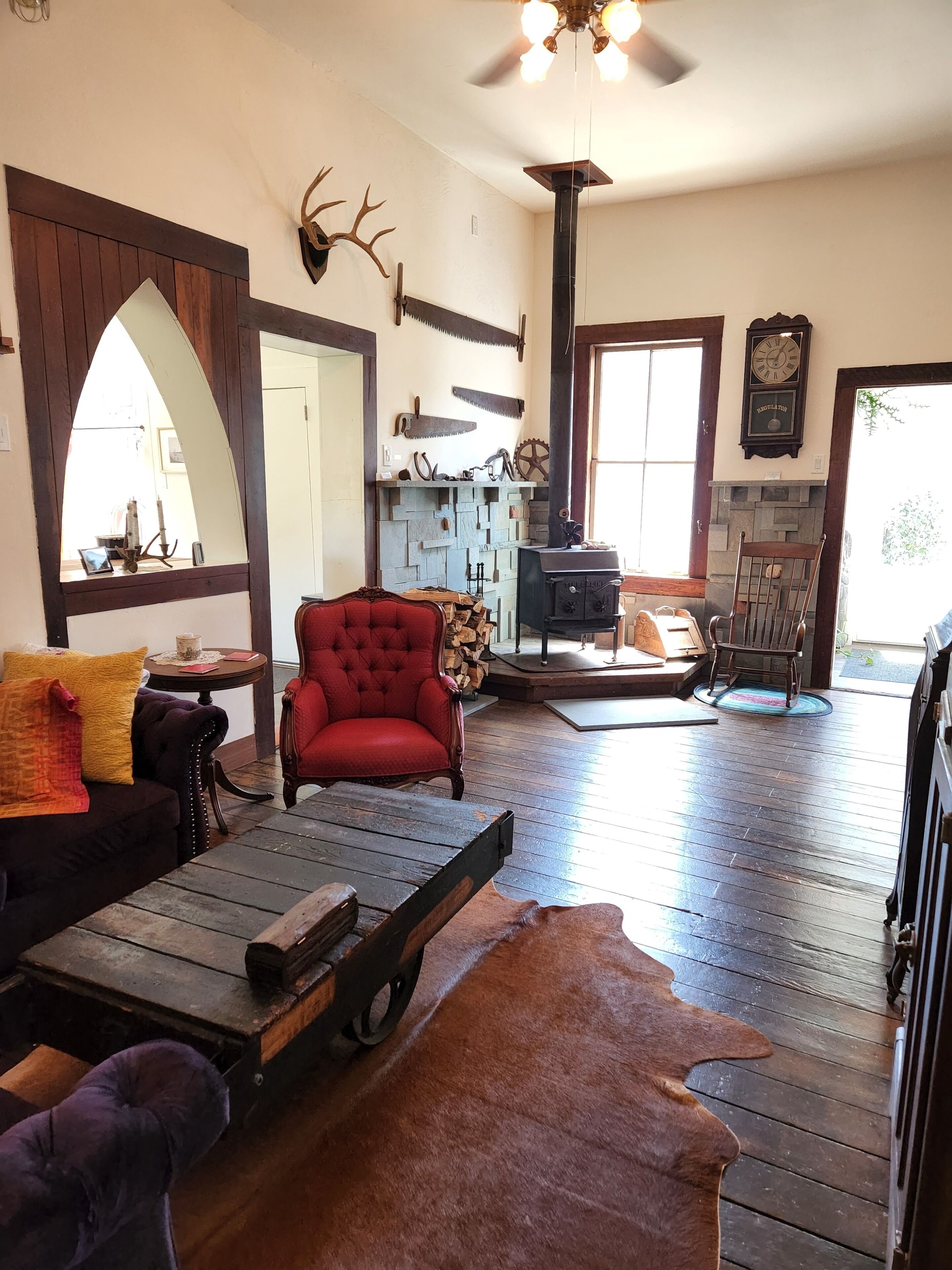 The Little Blue Farmhouse on the Mendocino Coast