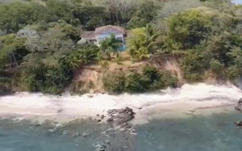 Stunning Oceanfront 4-Bdrm Villa w/ Infinity Pool