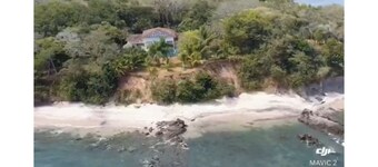 Stunning Oceanfront 4-Bdrm Villa w/ Infinity Pool