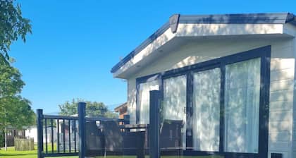 Superior 6 Berth Holiday Home in Suffolk,