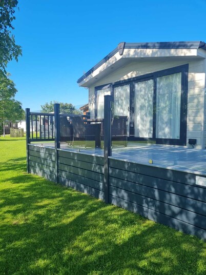 Superior 6 Berth Holiday Home in Suffolk,