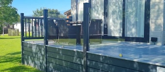 Superior 6 Berth Holiday Home in Suffolk,