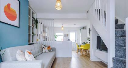 Stylish Home, incredible Location, Sleeps 5!