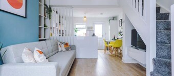 Stylish Home, incredible Location, Sleeps 5!