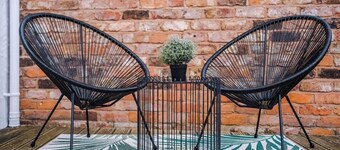 Stylish Home, incredible Location, Sleeps 5!