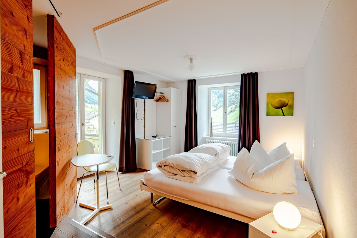 Hypo-allergenic bedding available, desk, WiFi (free), bed sheets