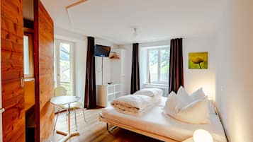 Comfort Double or Twin Room | Hypo-allergenic bedding, desk, free WiFi, bed sheets