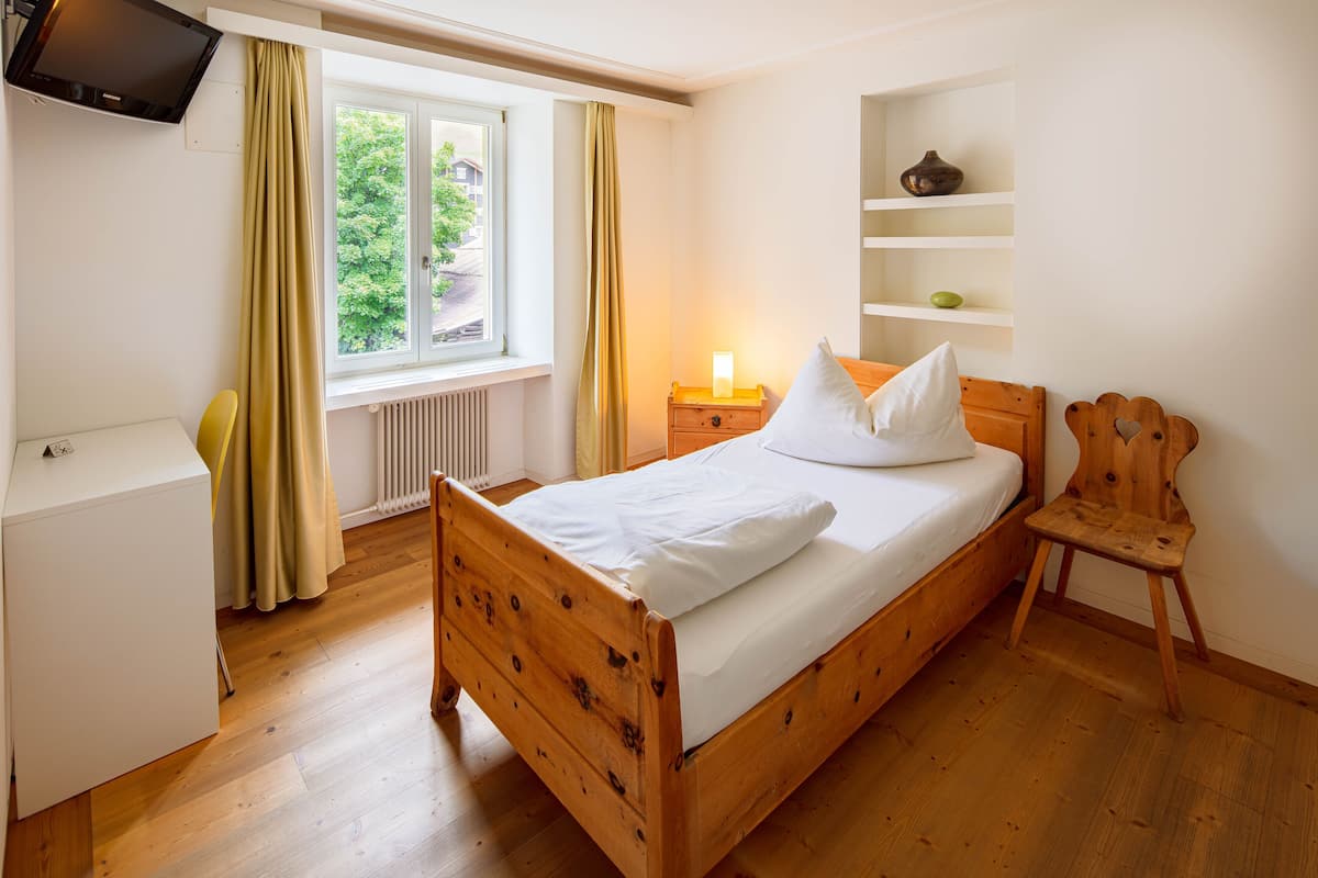 Eenpersoonskamer | Hypoallergeen beddengoed, een bureau, gratis wifi, beddengoed