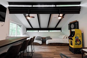 4 makuuhuonetta, silitysrauta/-lauta, Wi-Fi, vuodevaatteet