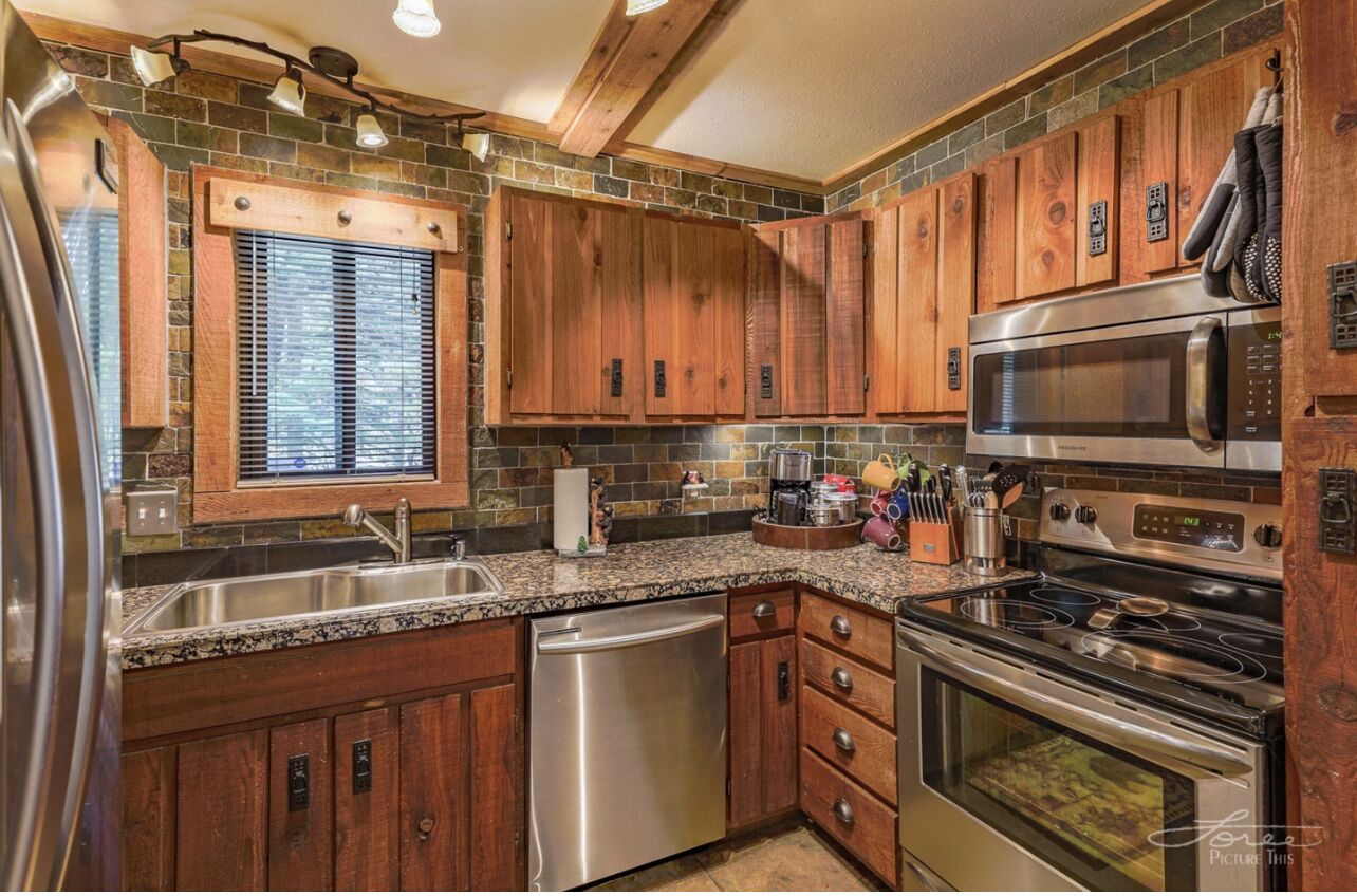 BEAR PARK CABIN, glacier, lakes, fishing & hiking, ATV trails!