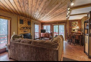 Smart TV, caminetto, Netflix, Hulu