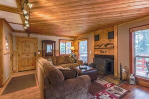 Smart TV, caminetto, Netflix, Hulu