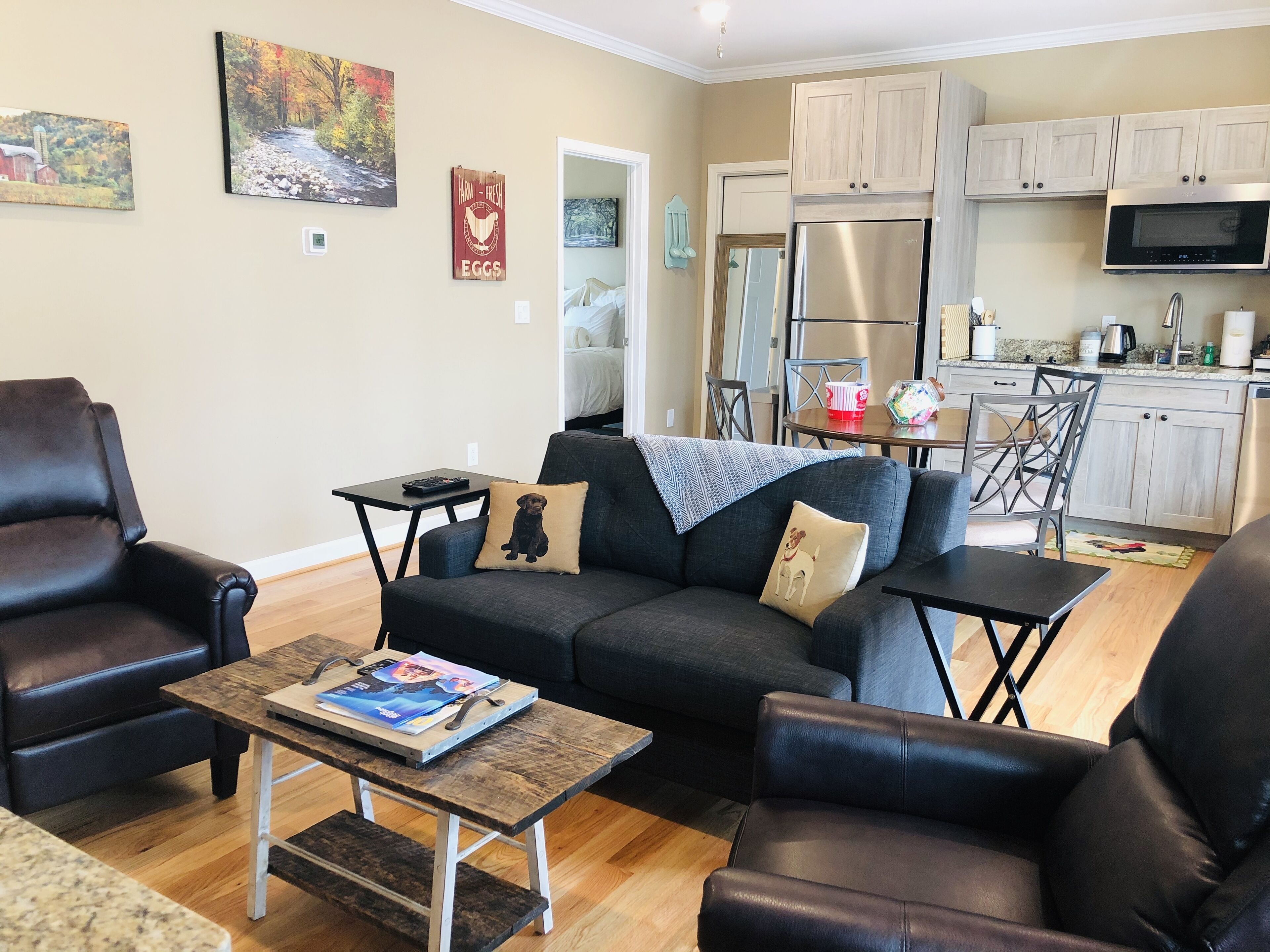 1 min to Weaverville 10 min to Asheville 6 mi to Blue Ridge Pkw