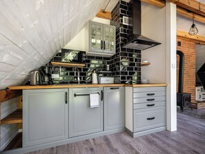 Fridge, dishwasher, cookware/dishes/utensils