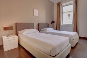 2 quartos, ferros/tábuas de passar roupa, Wi-Fi de cortesia