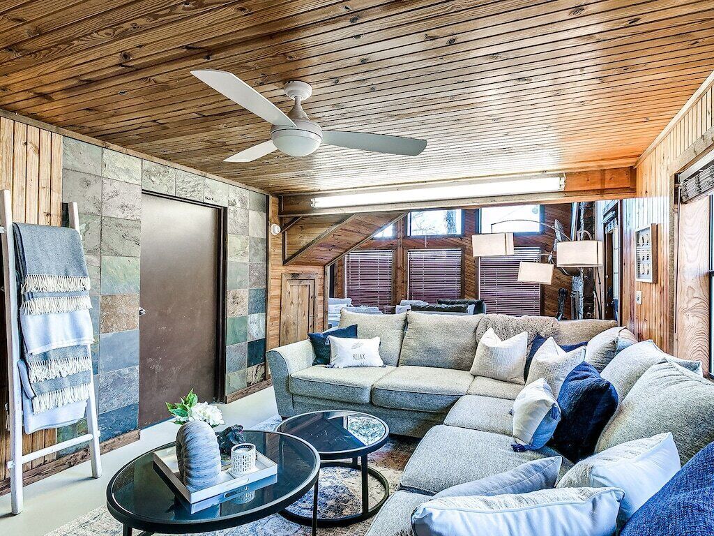 Waterfront Sandy beach 3/3 Eufaula home w/ Hot Tub firepit pond zipline & land!