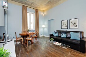 TV - Monti Apartments - M10 (Rome)