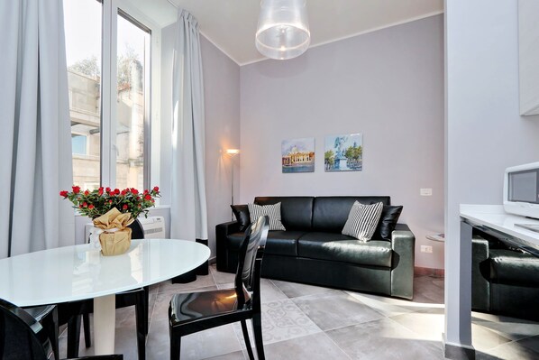 TV - Monti Apartments - M14 (Rome)