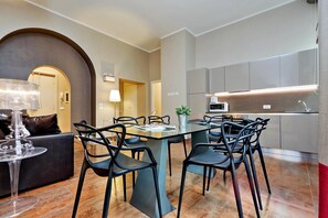 Dining - Monti Apartments - M8 (Rome)