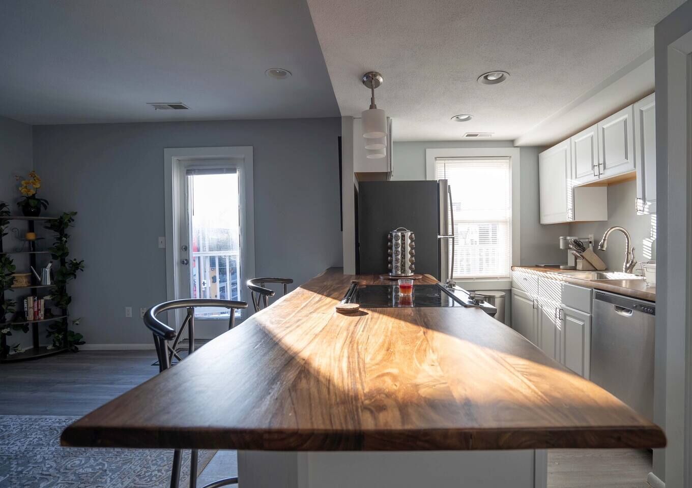 Bright & Modern 2BR Apt in Historic Federal Hill!